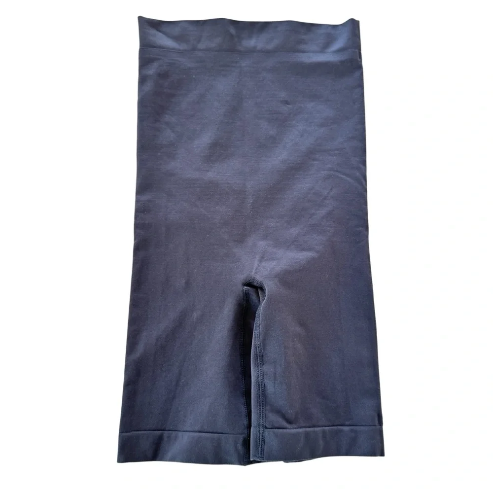 NWOT SKIMS Sz M Black High Waisted Tummy Control Shapewear Mid Thigh Shorts